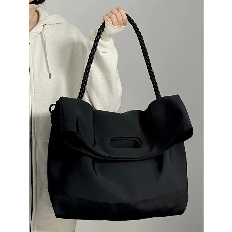 Black Retro Crossbody Bag Women 2024 New Large Capacity Commuter Messenger Bags Fashion Versatile One Shoulder Underarm Bags